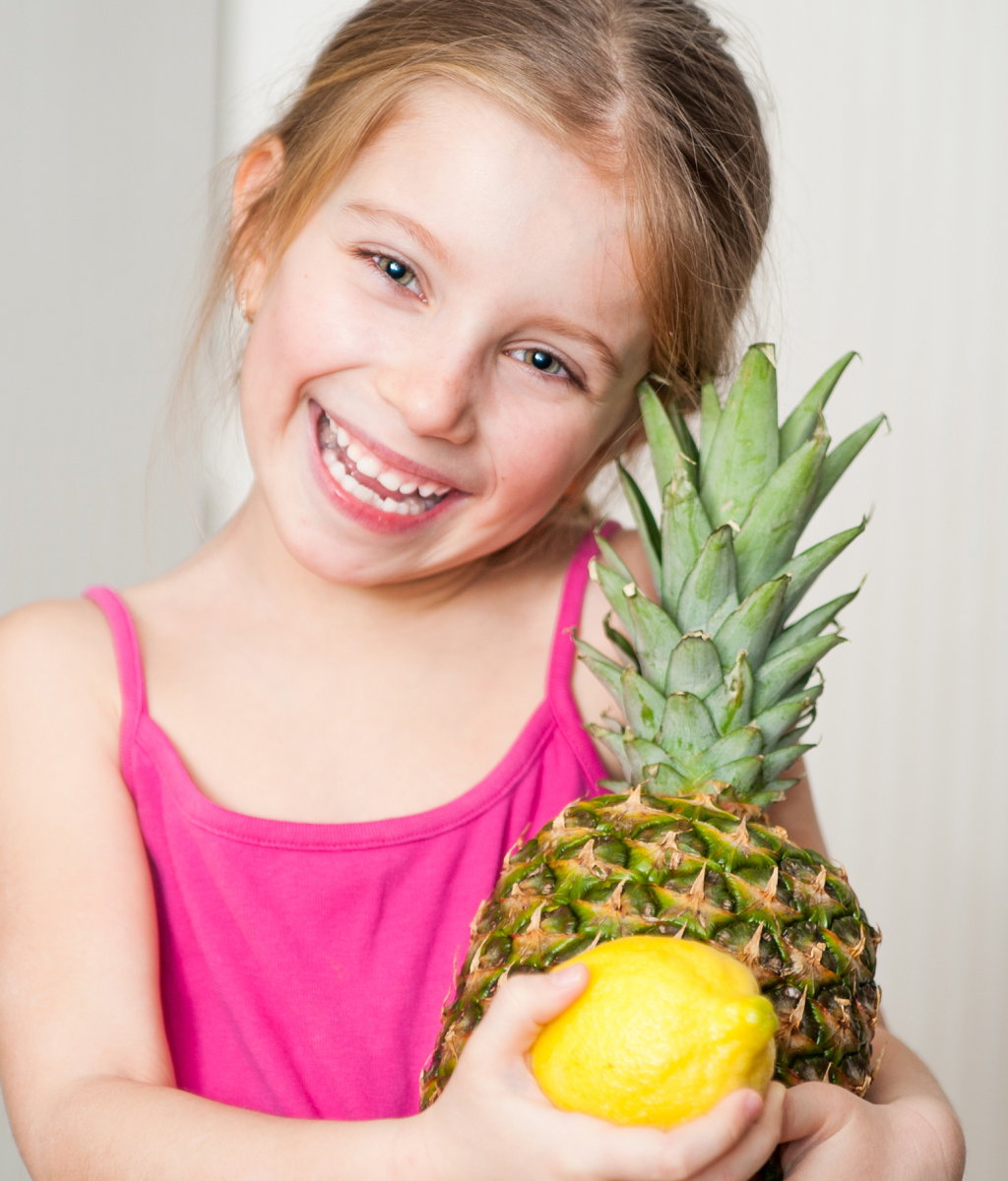 Kolorowe owoce przygotowane dla dzieci