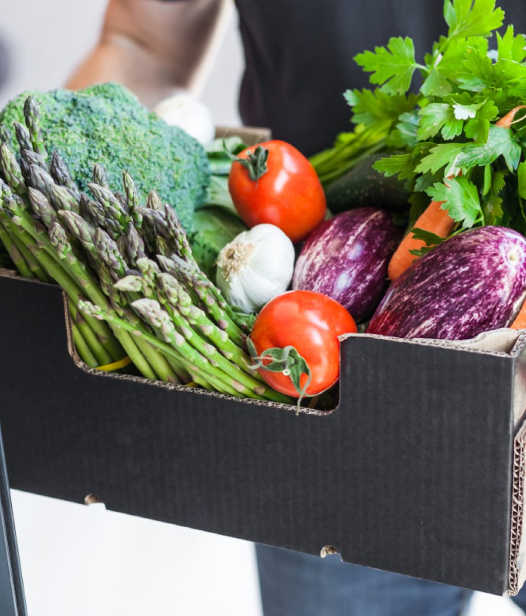 Świeże warzywa i owoce w hotelowej kuchni