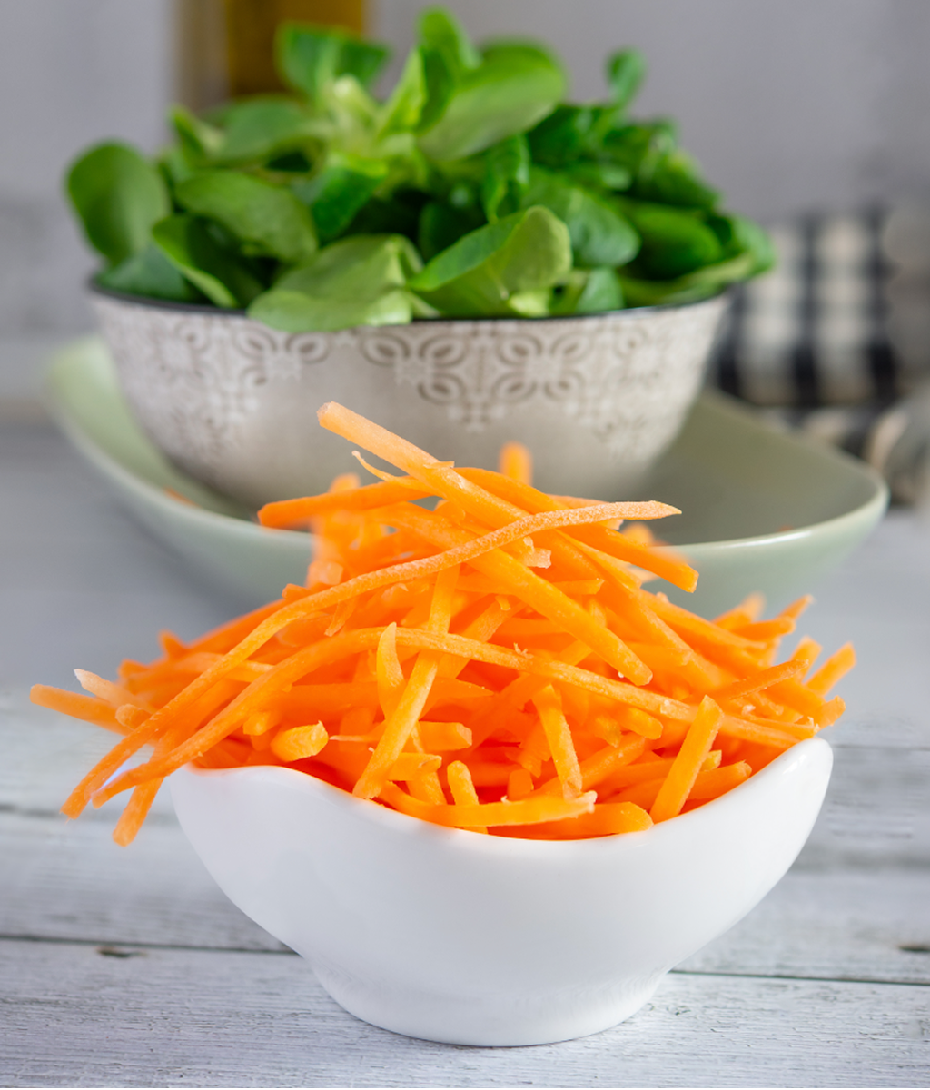 Świeża marchew do sałatek i soków